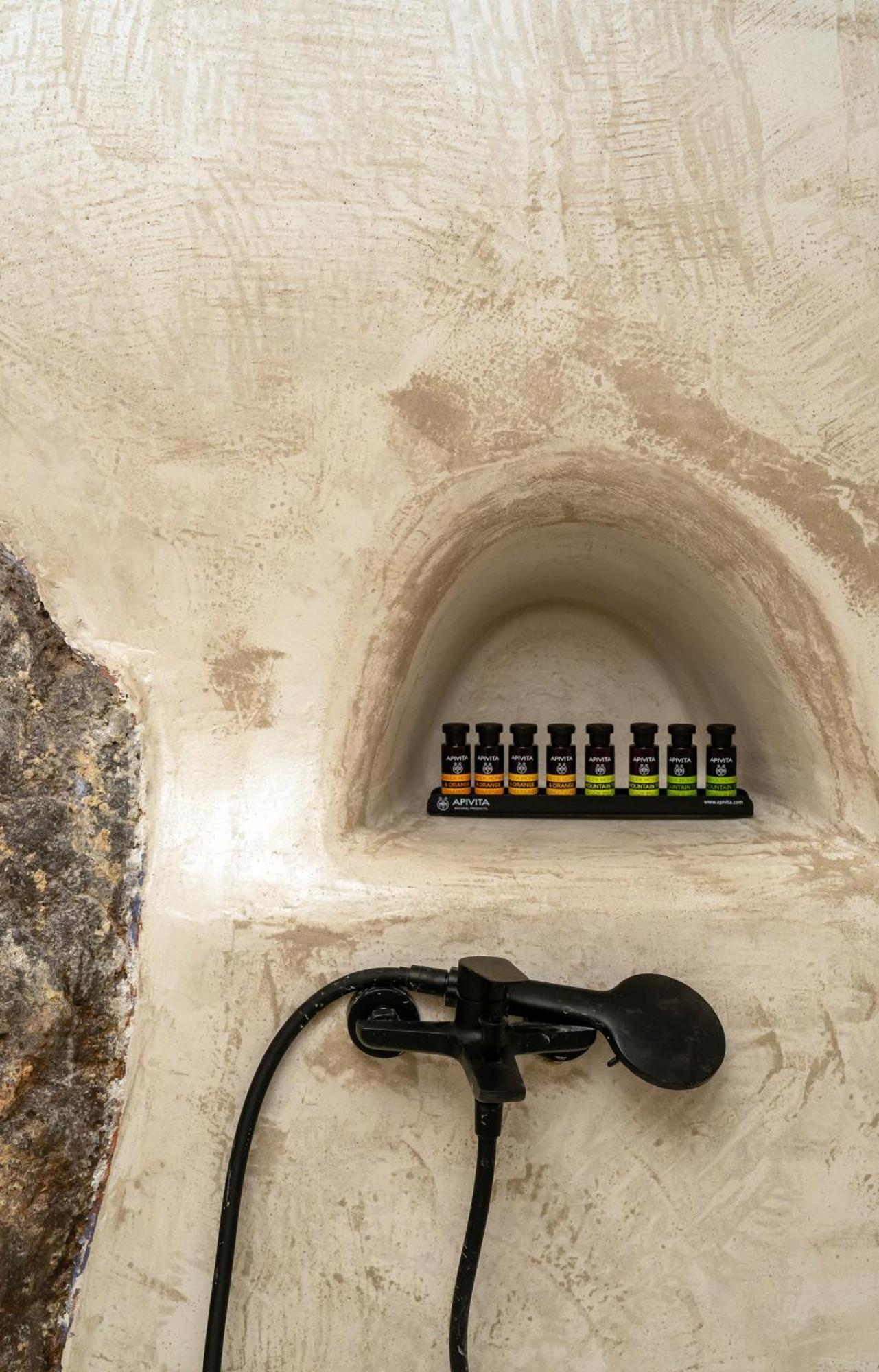אויה Enalion Suites מראה חיצוני תמונה
