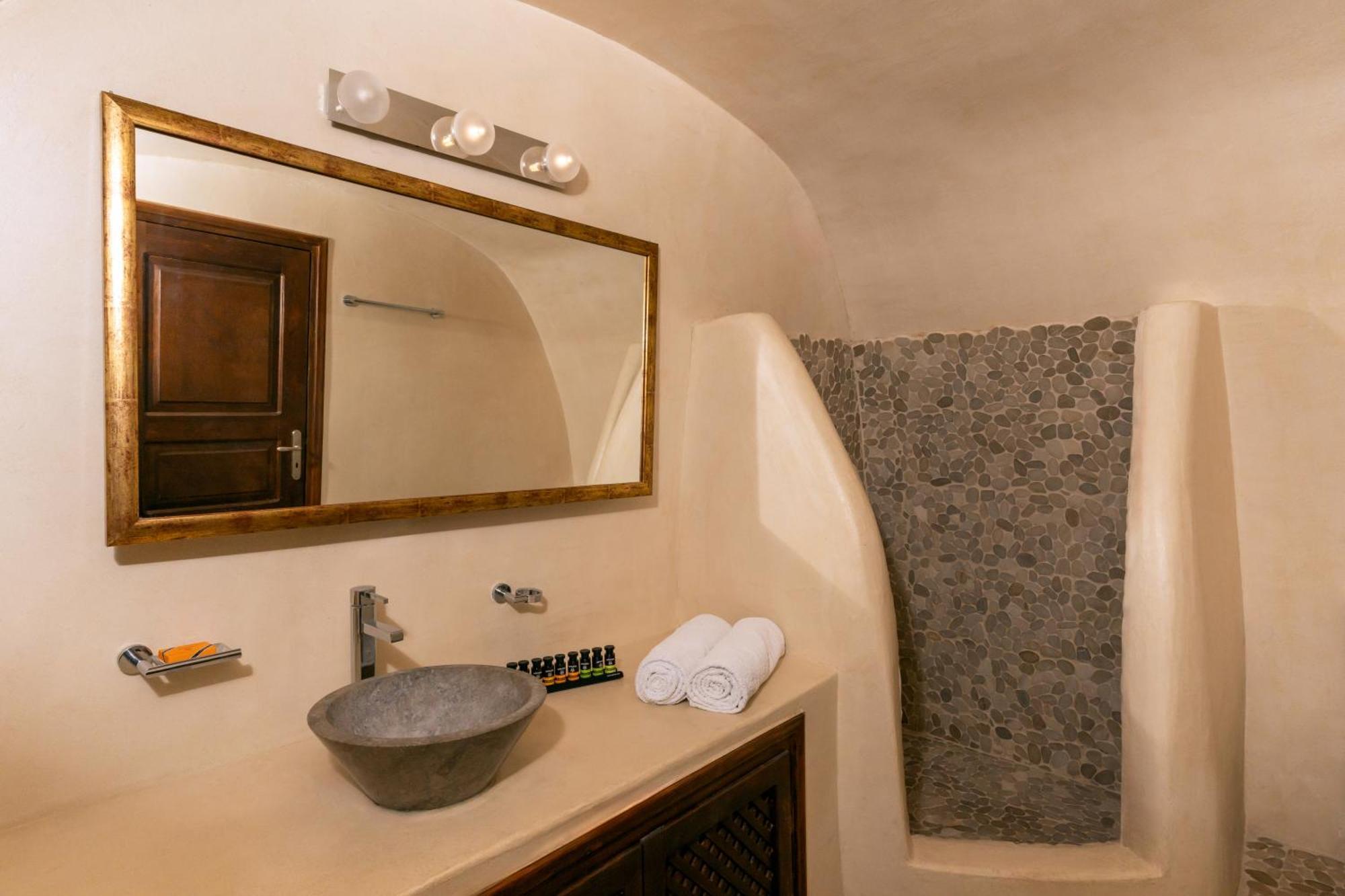 אויה Enalion Suites מראה חיצוני תמונה