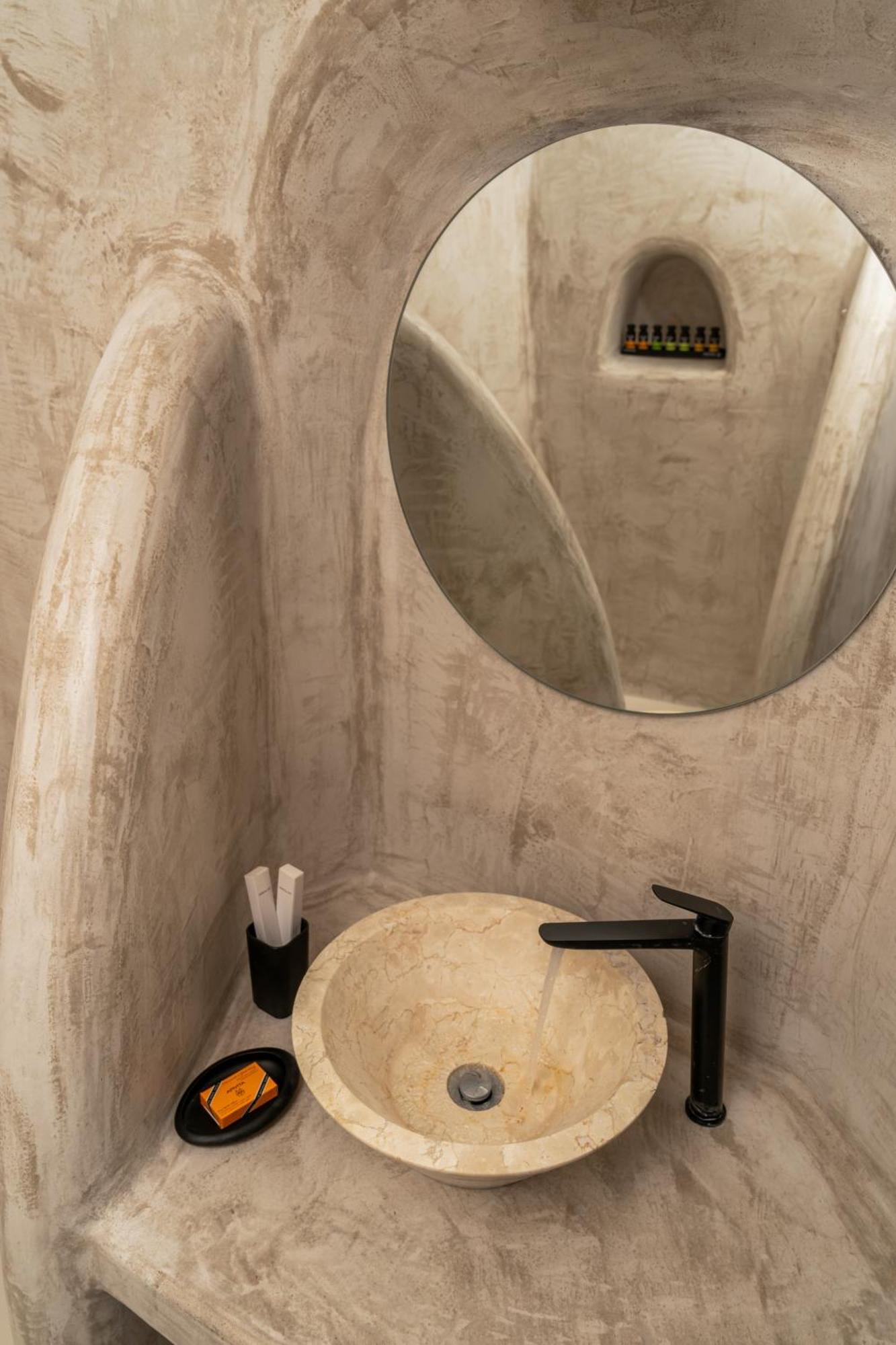 אויה Enalion Suites מראה חיצוני תמונה